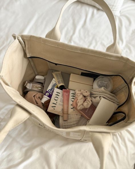 An organized diaper bag helps make those outings with little ones just a little bit easier! All of my essentials and my little one’s essentials are perfectly organized using the ToteSavvy Original. 💗Link in bio or comment “Original” below and we’ll DM you the details!💗 #totesavvy #packwithme #everydaystyle #bagorganization #favoritefinds #packingsolutions #travelorganizer #travelessentials #handbaglover #handbagaddict #travelingwithkids #babybag #diaperbag #diaperbagessentials Mommy Bag Aesthetic, Bubba Bags, My Essentials, Diaper Bag Essentials, Perfectly Organized, Mommy Bag, What In My Bag, Instagram Baby, Bags Aesthetic