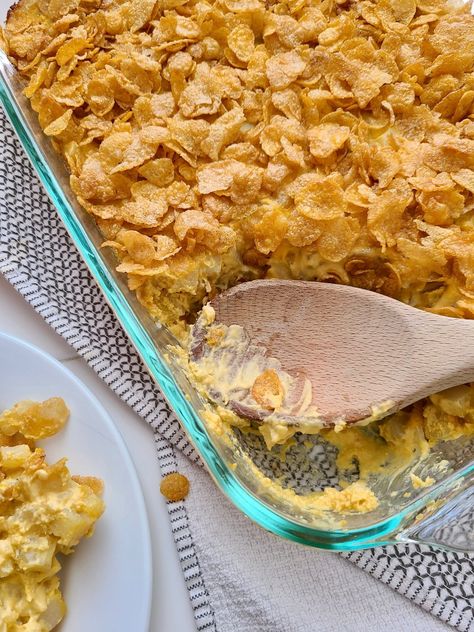 Ugly Vegan Kitchen - Vegan Funeral Potatoes Cheesy Potatoes Casserole, Funeral Potato, Vegan Potatoes, Funeral Potatoes Recipe, Potatoes Casserole, Cheesy Hashbrown Casserole, Funeral Potatoes, Cheesy Potato Casserole, Vegan Cheese Sauce