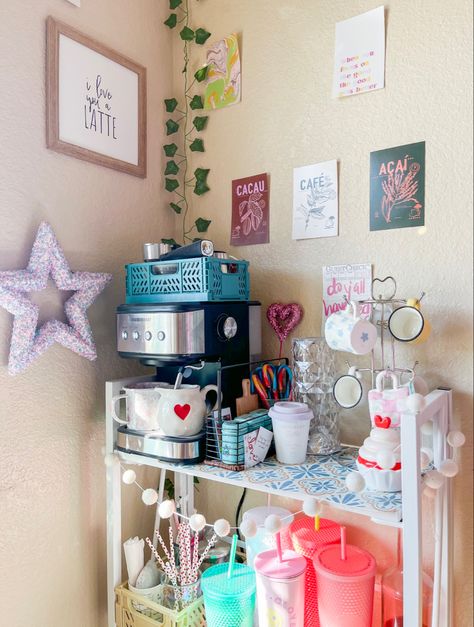 Cute Dorm Kitchen, Coffee Station Dorm Room, Preppy Coffee Bar, Dorm Common Area Decor, College Kitchen Decor First Apartment, Dorm Coffee Cart, College Apartment Aesthetic Kitchen, College Dorm Kitchen Ideas, Dorm Kitchen Decor