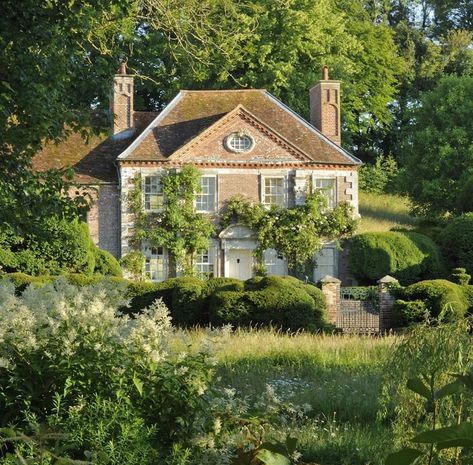 Reddish House Earth Princess, Country Life Magazine, Minimalistic Interior, Cottage Aesthetic, Cottage Life, Dream Cottage, Cute House, Dream House Exterior, House Goals