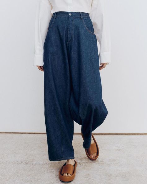 MÓNICA CORDERA on Instagram: “#AW21 THURSDAY, 16TH at 6PM Button Denim Pants will be available again in this upcoming collection. Limited quantities available! Sign up…” Indigo Jeans Outfit, Maxi Pants, Galicia Spain, Oversized Pants, Indigo Jeans, Baggy Trousers, Sustainable Fashion Brands, Baggy Pants, Baggy Pant