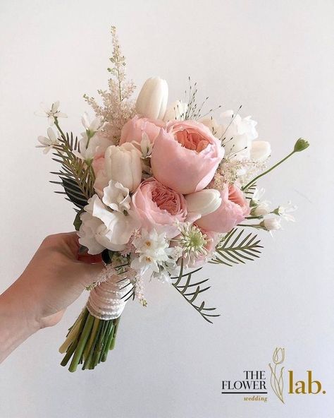 Small Bridal Bouquet Summer, Small Bride Bouquets, Small Bridal Bouquets, Lily Bridal Bouquet, Small Wedding Bouquets, Bridal Bouquet Summer, Simple Wedding Bouquets, Wedding Bouquets Bride, Rustic Wedding Bouquet