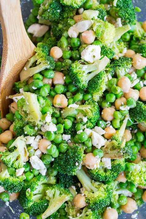 Crunchy Broccoli Salad, Easy Broccoli Salad, Salad With Chickpeas, Feta Cheese Recipes, Vegan Feta Cheese, Broccoli Salad Recipe, Broccoli Salad, Light Lunch, Healthy Side Dishes