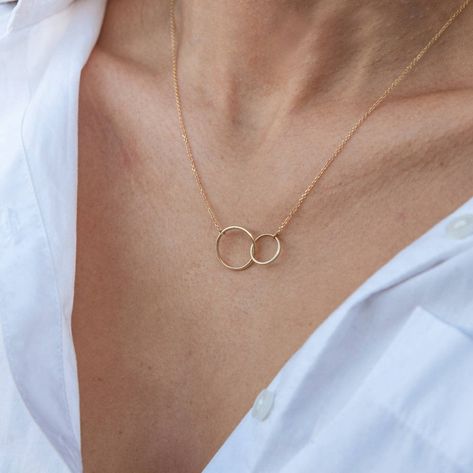 Linked Rings, Nana Jewelry, Double Circle Necklace, Rings Eternity, Interlocking Circle Necklace, Gold Circle Necklace, Karma Necklace, Mama Necklace, Mother Daughter Necklace