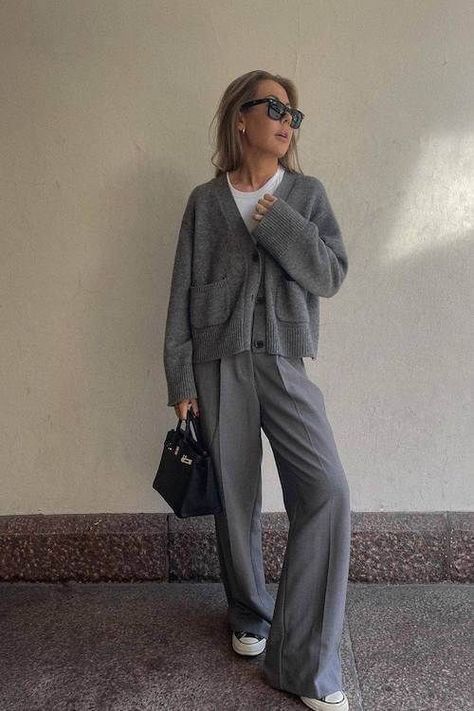 How To Style A Cardigan, Outfits With Grey Cardigan, Adidas Samba Outfits, Grey Pants Outfit, Samba Outfits, Adidas Samba Outfit, Smart Casual Work Outfit, Chic Business Casual, Looks Pinterest