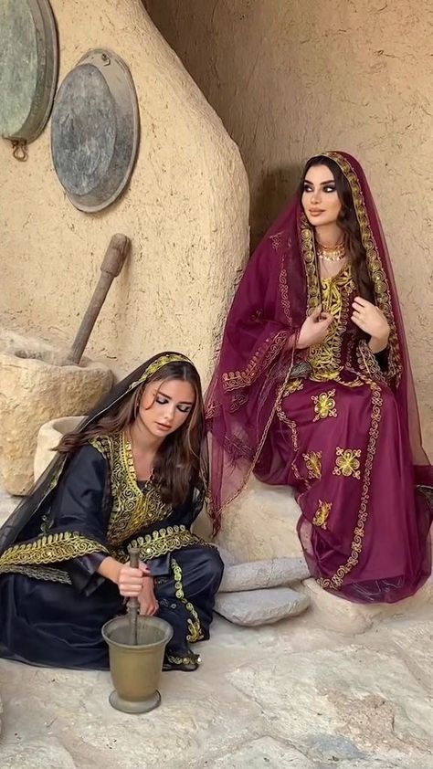 Saudi Arabia Costume, Bahrain Culture, Saudi Arabia Clothing, Groom Drawing, Saudi Dress, Iraqi Culture, Old Kuwait, Iranian Clothes, Saudi Traditional