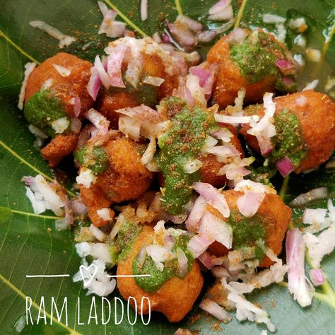 Delhi Chaat, Laddoo Recipe, Lentil Fritters, Fav Food, Chaat Recipe, Sweet Meat, Chaat Masala, I See It, Sweet And Spicy