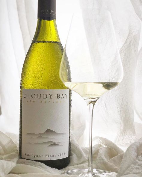 WINE COMMUNITY 🍷 FOOD PAIRING on Instagram: “Tag two Sauvignon Blanc lovers 🍷 Sauvignon Blanc 2018 | Cloudy Bay 📍 Marlborough - #NewZealand ㅤ 📷 @terroir_matters _____ • © Respective…” Cloudy Bay Wine, Maths Study, Cloudy Bay, Knight Templar, Food Pairing, Wine Photography, Study Inspo, Red Stain, Food Pairings