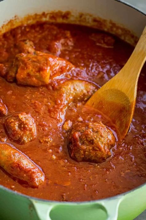 The Best Authentic Italian Sunday Gravy (Sugo) - Coley Cooks Best Italian Tomato Sauce Recipe, Italian Sunday Gravy, Italian Sauce Recipes, Italian Spaghetti Sauce, Italian Gravy, Homemade Sausage Gravy, Italian Dinners, Homemade Spaghetti Sauce Recipe, Red Gravy