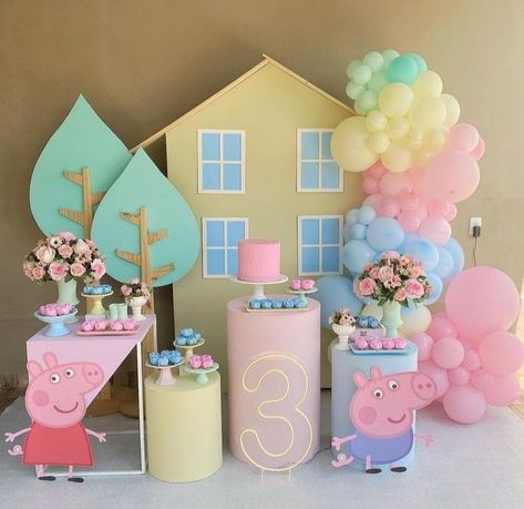 Peppa Pig Birthday Decor, Peppa Pig Theme Birthday, Peppa Pig Themed Birthday Party, Peppa Pig Party Ideas, Pig Birthday Party Decorations, Pig Birthday Decorations, Pig Birthday Theme, Peppa Pig Birthday Party Ideas, Bolo Da Peppa Pig