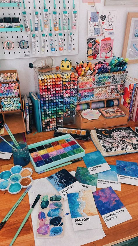 gretlusky on Instagram: Snippets of a messy studio in a Sunday evening. I’m celebrating Mermay by painting little ocean studies with jelly gouache 🐠💖 I hope I can… Jelly Gouache, Home Art Studios, Dream Art Room, Art Studio Space, Art Studio Room, Art Studio Design, Art Studio At Home, Sunday Evening, Art Desk