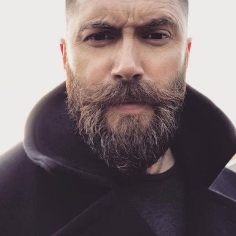 Barba Hipster, Beard Styles Bald, Moustache Style, Beard And Mustache Styles, Bald Men With Beards, Long Beard Styles, Mens Hairstyles With Beard, Beard Styles Short, Beard Haircut