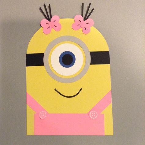 Minion Birthday Cards Handmade, Minion Birthday Cards, Minion Birthday Card, Minion Craft, Minion Card, Punch Art Cards, Minion Birthday, Preschool Arts And Crafts, Cricut Cards