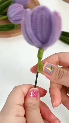 Flower Diy Pipe Cleaner, Diy Flowers With Pipe Cleaners, Fuzzy Wire Tulips, How To Make A Flower Out Of Pipe Cleaner, Arts And Crafts With Pipe Cleaners, Pipe Cleaner Tulip Tutorial, Wired Flowers Diy, Cleaning Pipe Flowers, Flower Out Of Pipe Cleaners