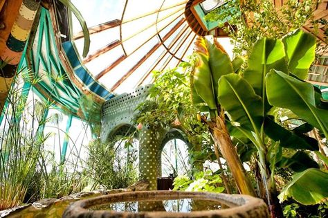 Maison Earthship, Earthship Biotecture, Eco Buildings, Earthship Home, Earth Sheltered, Hippie Homes, Permaculture Design, Cob House, Earth Homes