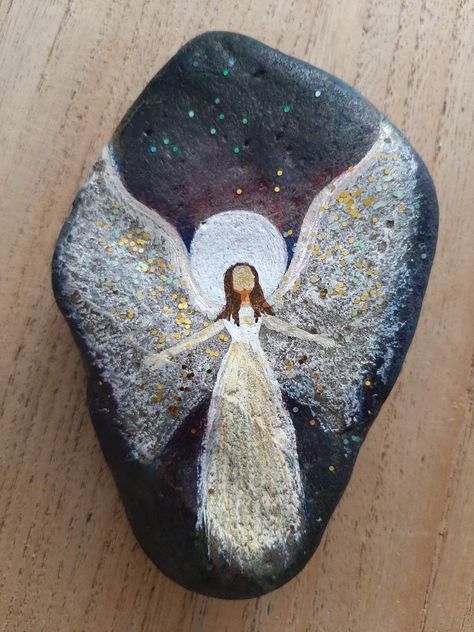 Angel Stone Painting, Angel Painted Rocks Ideas, Rock Painting Angels, Angel Painted Rocks, Angel Rock Painting, Rock Painting Ideas Aesthetic, Angel Rocks, Medieval Ruins, Top 10 Best Anime