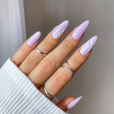 Spring Nails Purple Lavender Art Designs, Light Purple Almond Nails Design, Purple And White Nail Art, White With Purple Nails, Pastel Purple Almond Nails, White And Light Purple Nails, Lila Nails Lavender, Light Purple And White Nails, White And Purple Nail Designs