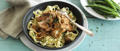 Slow Cooked Beef Stroganoff Beef Strog, Pressure Cooker Beef Stroganoff, Classic Beef Stroganoff Recipe, Classic Beef Stroganoff, Beef Stroganoff Recipe, Beef Stroganoff Easy, Slow Cooker Beef Stroganoff, Potted Beef, Stroganoff Recipe