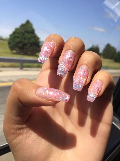 Sparkle nails🤩 glitter flakes acrylic nails😍😍 Clear Acrylic Nails Sparkle, Clear Nails Sparkle, Coffin Glitter Acrylic Nails, Clear And Glitter Acrylic Nails, Sparkle Flake Nails, Glitter Flakes Nails, Nails With Glitter Flakes, Nails With Flakes, Clear Sparkle Nails