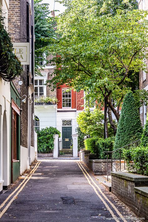 Self-Guided Walk in Kensington - A Lovely London Walk Best Places In London, Where To Live, London Neighborhoods, Live In London, Telling Lies, London Houses, Walks In London, London Areas, Kensington Gardens