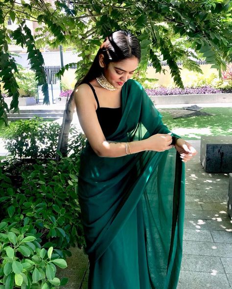 Easy peasy saree’s are simple and breezy. Enjoyed wearing it for the first time💯✨ . . . . . . . . . . . . . . #saree #green #black… Simple Green Saree, Fareweel Saree Idea, Green Saree Poses, Green Saree For Farewell, Farewell Saare Aesthetic, Dark Colour Saree For Farewell, Black Saree Farewell, Black And Green Saree, Green Saree Aesthetic