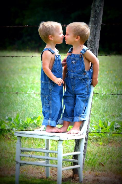 Sweet Twins -- 2 Year Old Picts Photo Shoot Ideas Country, Twin Toddler Photography, Kid Picture Poses, Baby Boy Photo Shoot Ideas, Twin Pictures, Twin Photography, Toddler Photoshoot, Boy Photo Shoot, Twin Photos