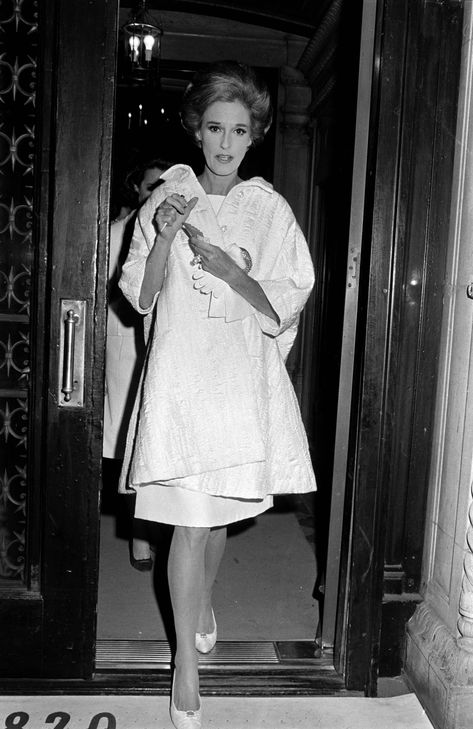 About Babe Paley - Images, Info on Truman Capote's Favorite Swan 1950s Movie Stars, Slim Keith, Lee Radziwill, Princess Grace Kelly, Truman Capote, Lauren Bacall, Princess Grace, Soft Classic, High Society