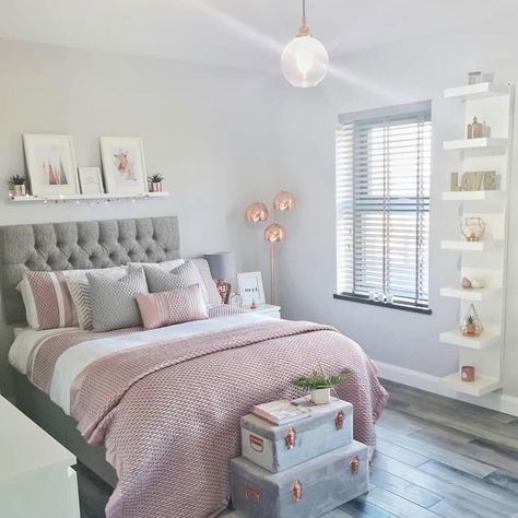 27 Beautiful Pink And Grey Bedroom Ideas You Will Love Modern Teen Room, Simple Bedroom Decor, Bedroom Design Trends, Hiasan Bilik Tidur, Teen Bedroom Designs, Bedroom Decor For Teen Girls, Redecorate Bedroom, Teen Bedroom Decor, Girl Bedroom Decor