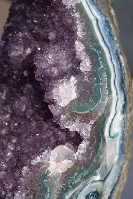 Geode by amanda_may, via Flickr Geo Rocks Crystals, Geode Photography, Geode Aesthetic, Crystals Healing Grids, Purple Geode, Zen Stones, Rock Textures, Photography Themes, Geode Art