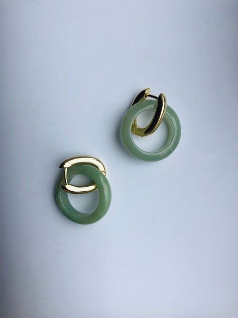 Jade Hoop Earrings, Jade Jewelry Design, Minimalist Gold Jewelry, Green And Gold Earrings, Jade Jewellery, Beautiful Baubles, Handmade Silver Jewellery, Chinese Jewelry, Chinese Jade