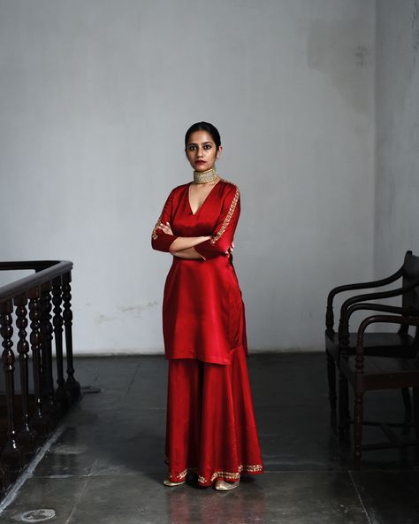 Photographed by: Ashish Shah Raw Mango Dress, Engagement Sharara, Ashish Shah, Red Lengha, Plazo Dress, Raw Silk Dress, Red Dupatta, Sharara Designs, Desi Wedding Dresses