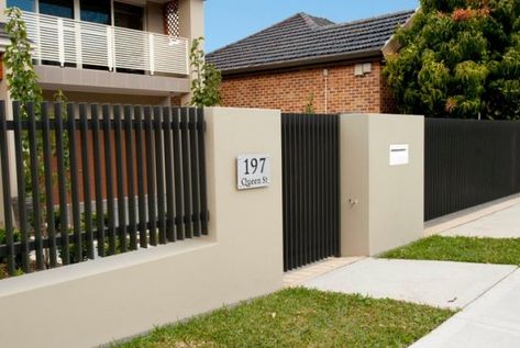 40 Cool Fence Ideas to Give Your Home A Unique Character - Engineering Discoveries Fence Paint Colours, Pagar Modern, Perimeter Wall, Tor Design, Modern Fence Design, House Fence Design, Side Gates, Gate Designs, Driveway Entrance