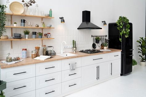 Kitchen Without Chimney, Resurfacing Kitchen Cabinets, Green Kitchen Interior, Model Dapur, Kabinet Dapur, Organizing Services, Modular Kitchen Design, Modern Kitchen Cabinets, White Modern Kitchen