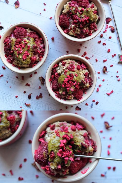 Check out these gorgeous colourful baked oat pots pairing pistachio nut butter with raspberries – great to eat for breakfast or as a dessert.  #dairyfree #vegan #glutenfree #norefinedsugar #pistachio #raspberries #bakedoats #healthy #healthybaking #healthyrecipe #veganrecipe #veganbaking Pistachio Baked Oats, Pistachio Oats, Healthy Oat Breakfast, Pistachio Breakfast, Pistachio Drink, Healthy Oats Breakfast, Pistachio Nut, Raspberry Pistachio, Aphrodisiac Foods