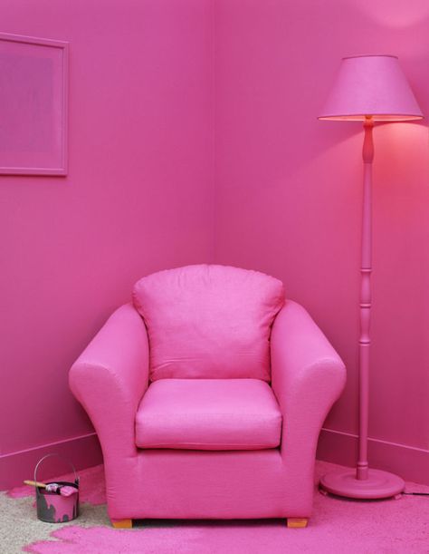 10 Paint Color Mistakes We're All Guilty Of  - ELLEDecor.com Choosing Paint Colours, Tout Rose, 귀여운 음식 그림, Glitter Rosa, I Believe In Pink, Pink Chair, Princess Bubblegum, Pink Vibes, Pink Houses