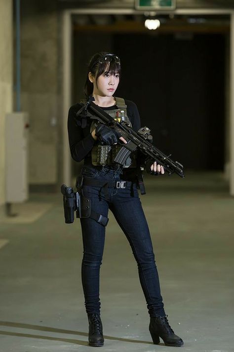 Kawaii Japanese Operator Special Force, Army Fashion, Female Soldier, Military Girl, Army Girl, Human Poses, Military Army, Female Poses, Fotografi Potret