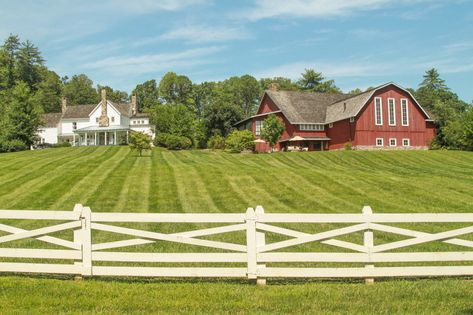 Bloxburg Farm, Caroline Core, Blackberry Farm Tennessee, Beautiful Farms, Acreage Landscaping, Tennessee Farm, Farm Vacation, Farm Property, Farm Estate