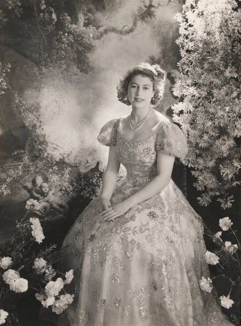 Elizabeth Ii Young, Ratu Elizabeth, Queen Elizabeth Photos, Princesa Elizabeth, Norman Hartnell, Young Queen Elizabeth, Rainha Elizabeth Ii, Cecil Beaton, Diana Vreeland