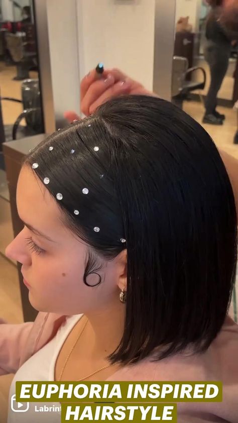 Pin en Easy Hairstyle How To Put Rhinestones In Hair, Hair With Gemstones, Rhinestones On Hair, Hairstyles With Rhinestones, Bedazzled Hair, Hair Bling, Hairstyle Idea, Hairdos For Short Hair, Front Hair Styles