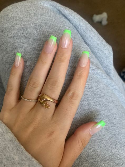 Neon Green And Pink French Tip Nails, Nail Ideas Neon Green, French Tip Nails Fluro, Lime Green French Tip Nails Short, Neon Green Nails Square, Nails Acrylic Neon Green, Neon Green Nails French Tip, Like Green French Tip, Light Green Nails French Tip