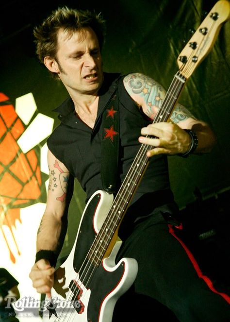 Mike Dirnt--- Green Day St Jimmy, Green Day Live, Mike Dirnt, Jason White, Tré Cool, Bass Players, Billie Joe Armstrong, Bass Guitars, Bass Player