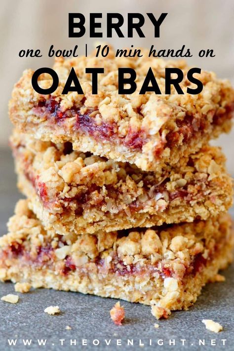 Berry Oat Bars | Healthy One Bowl Recipe | The Oven Light Berry Oat Bars, Oat Bars Healthy, Bars Healthy, Healthy Snack Bars, Dinner Vegetarian, Recipe Soup, Oat Bars, Soup Dinner, Lost 100 Pounds