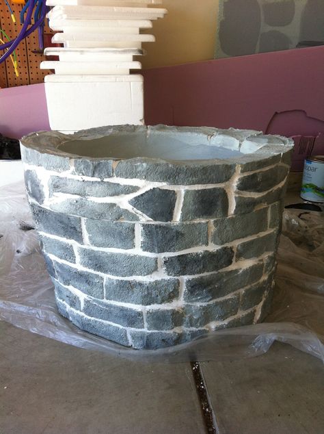 Wishing well carved from foam. Haunted Garden, Halloween Decorations Diy, Haunted Maze, Slasher Horror, Foam Carving, Halloween Outside, Halloween Props Diy, Horror Party, Halloween Wishes