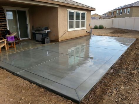 Concrete Patio Ideas to Choose from for your Compound - Decorifusta Concrete Slab Patio, Concrete Patio Designs, Cement Patio, Concrete Patios, Patio Slabs, Stamped Concrete Patio, Front Yard Design, Patio Diy, Casas Coloniales