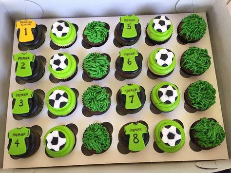 Football Cupcakes Ideas, Soccer Cupcake Cake, World Cup Cupcakes, Football Cupcakes Soccer, Soccer Cupcake Ideas, Soccer Theme Cupcakes Birthday, Soccer Party Cupcakes, Soccer Pull Apart Cupcakes, Soccer Ball Cupcakes