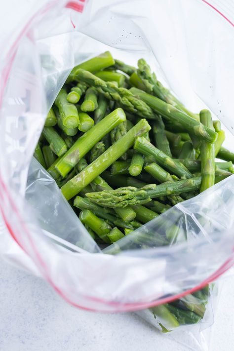 How To Freeze Asparagus, Blanching Asparagus, Freezing Asparagus, How To Store Asparagus, Best Asparagus Recipe, Spiced Vegetables, Asparagus Seasoning, Easy Vegetable Side Dishes, Austin Food