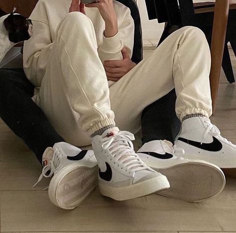 Buty Marki Nike, Boty Nike, Skor Sneakers, Couple Fits, Sneaker Trend, Nike Blazers Mid, Sneakers Mode, Matching Couple Outfits, Blazer Mid