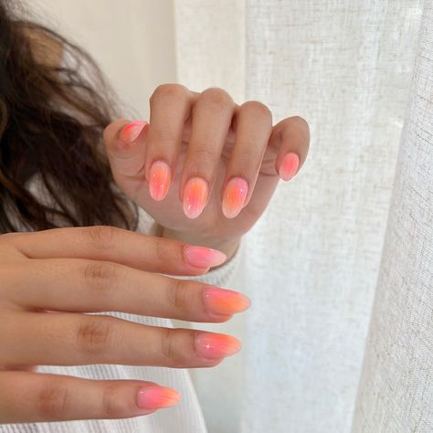 27 Prettiest Aura Nail Designs - It's All About Your Aura! – May the Ray Teen Nails, Trending Nails, Airbrush Nails, Cute Simple Nails, Broken Nails, Simple Gel Nails, Summery Nails, Cute Summer Nails, Cute Gel Nails