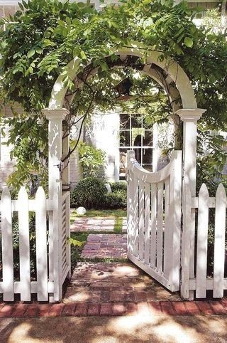 Main Entrance, Placement Tor Design, Garden Gates And Fencing, Garden Gate Design, Pergola Garden, Front Yard Fence, White Picket Fence, Have Inspiration, Pergola Patio, Fence Gate