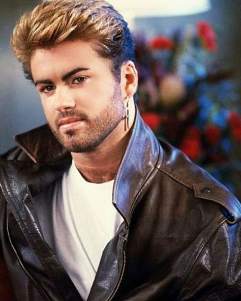 You are so very sexy and hot and you are so perfect every way George ❤️🌹❤️🎤❤️🎤❤️💋💋🌹❤️ @georgemofficial @georgemichael @georgemichael.x @georgemichael.lover @georgemichaelofficiall #georgemichael #80s #love #perfect #sexy George Michael Young, George Michael 80s, George Michel, Astro Pop, Andrew Ridgeley, George Michael Wham, Michael Love, Singing Career, Royal Albert Hall